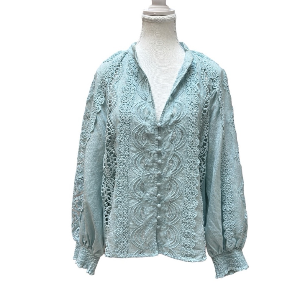Alice + Olivia 
LESSIE EMBROIDERED BLOUSON SLEEVE BUTTON FRONT BLOUSE